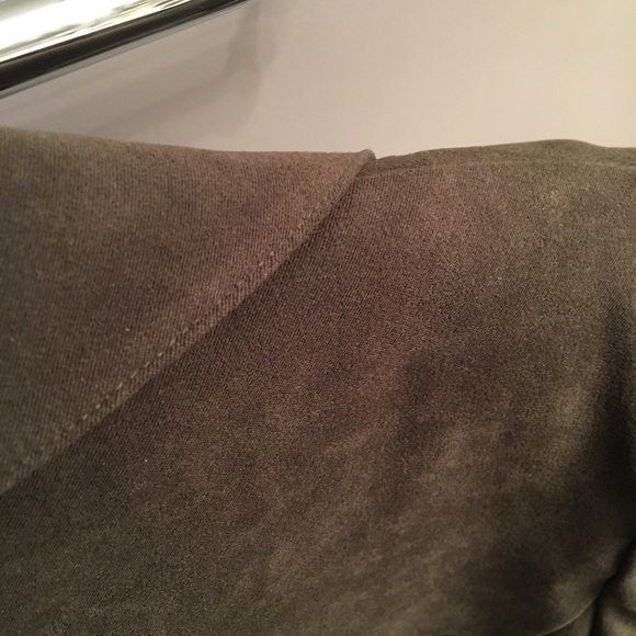 Two piece women’s pant suit - Picture 6 of 6